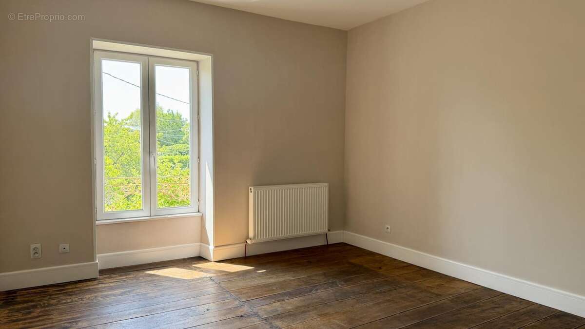 ? Maison charentaise rénovée à Aigre   146 m2   179 000 EUR FA - photo 6