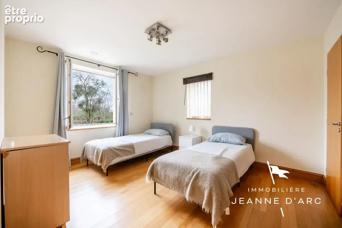 Grande maison familiale de 360 m2 avec jardin clos, à 5 minutes de Thoiry 8 Pièces 5 chambres + Piscine intérieure - photo 12