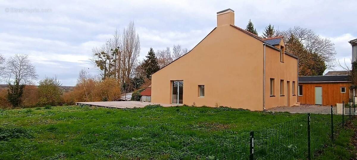 Maison à BAZOUGES-LA-PEROUSE