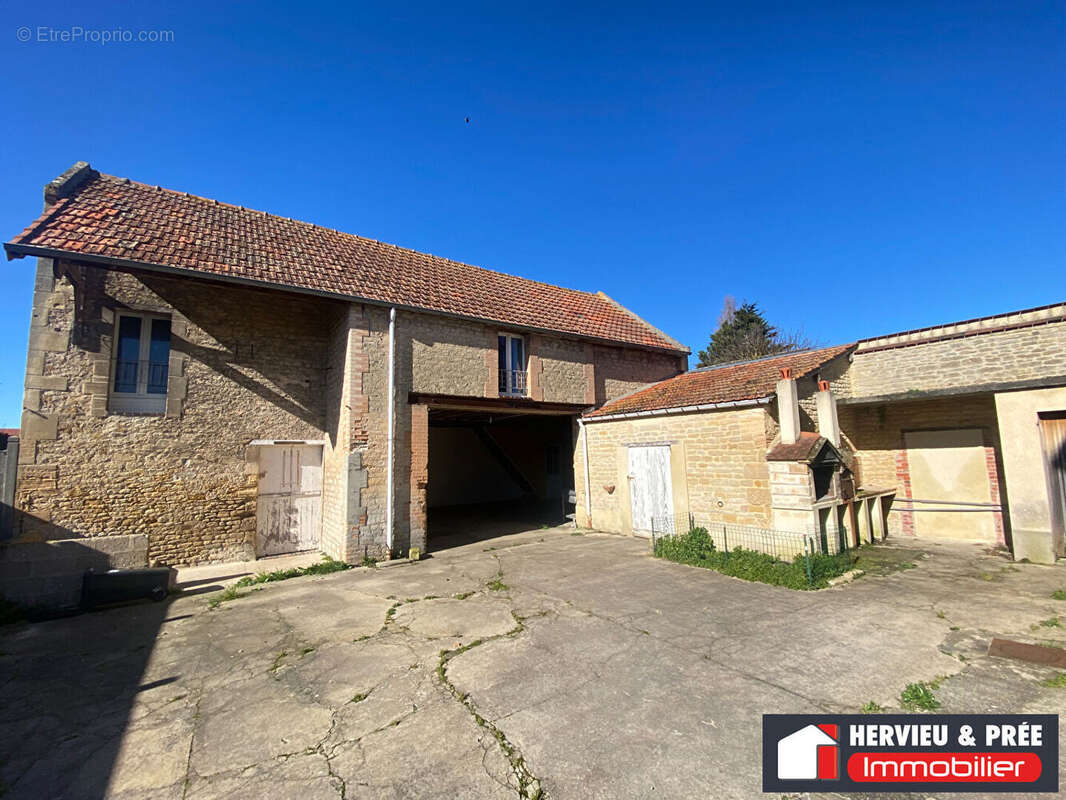 Maison ancienne - travaux a prévoir -avec dépendances - Luc-sur-Mer -- 626 m² de terrain - photo 3