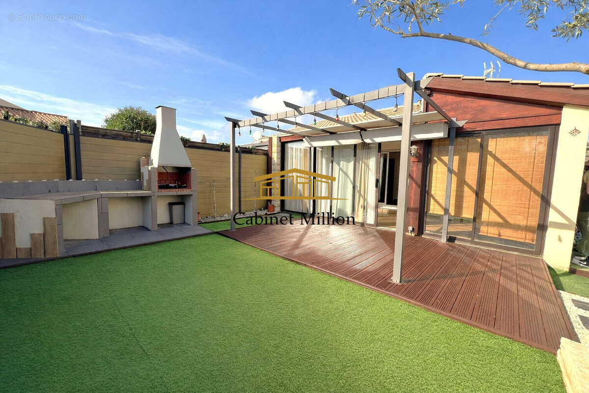 Maison à VIC-LA-GARDIOLE