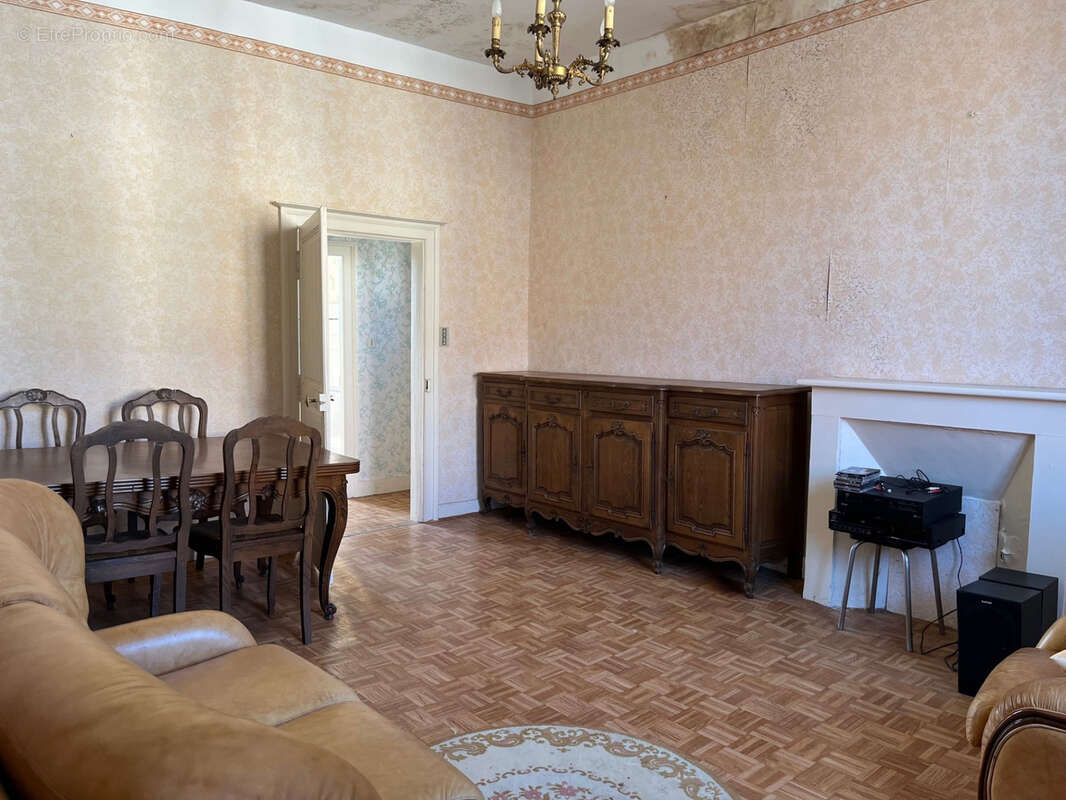 Coussac Bonneval, immeuble de 5 appartements, dépendances et terrain - photo 31