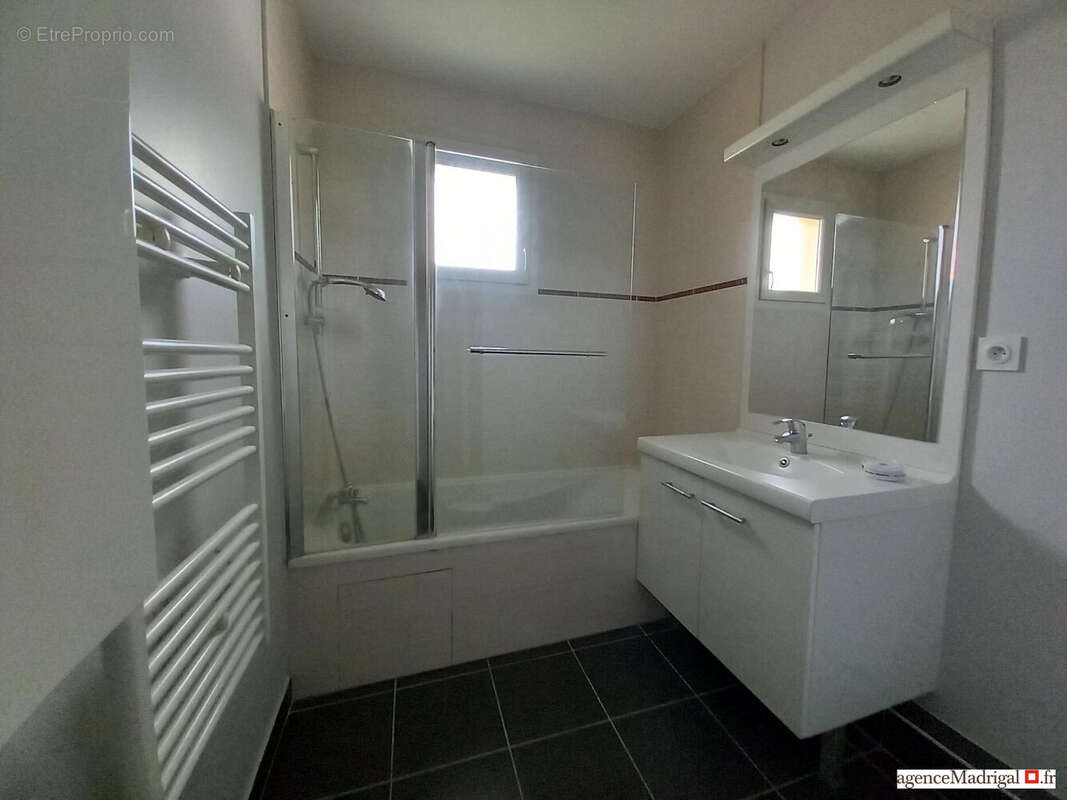 Appartement à LA BUISSE