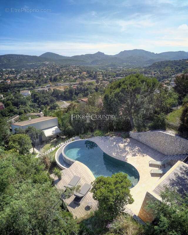 Maison à MANDELIEU-LA-NAPOULE