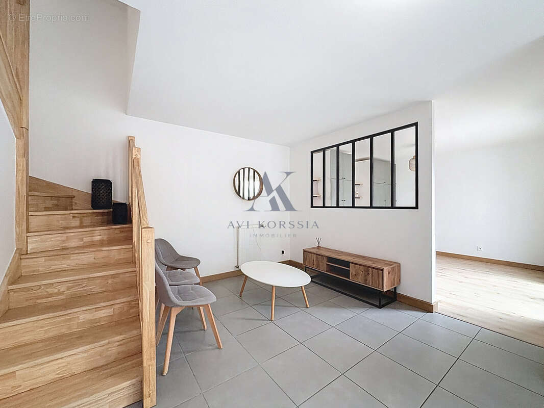 Villeurbanne   Appartement T4 80 m2 avec terrasse, jardin privatif et garage - photo 8