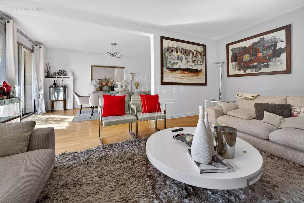 Appartement à NEUILLY-SUR-SEINE