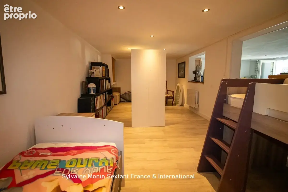 Maison rénovée tout confort avec logement indépendant, terrain clos et espace piscine - photo 15