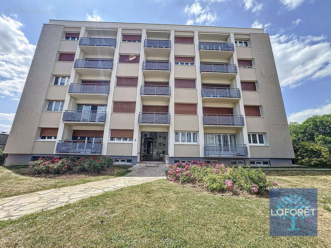 Appartement à CHILLY-MAZARIN