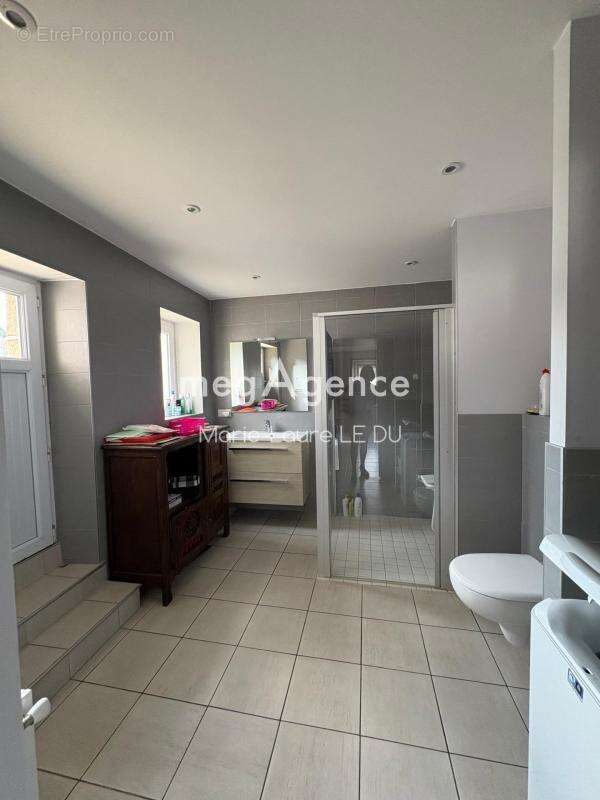 Maison rénovée avec garage et une dépendance en plus - photo 9
