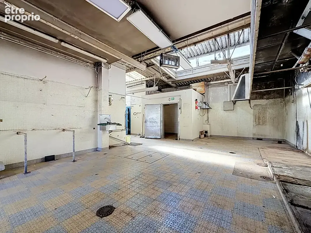 Maison de caractère avec jardin, logement annexe et grand local d'activité : plus de 280 m² à rénover - photo 10