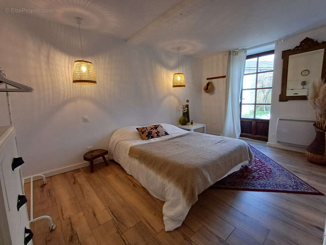 Maison à BAIGNES-SAINTE-RADEGONDE