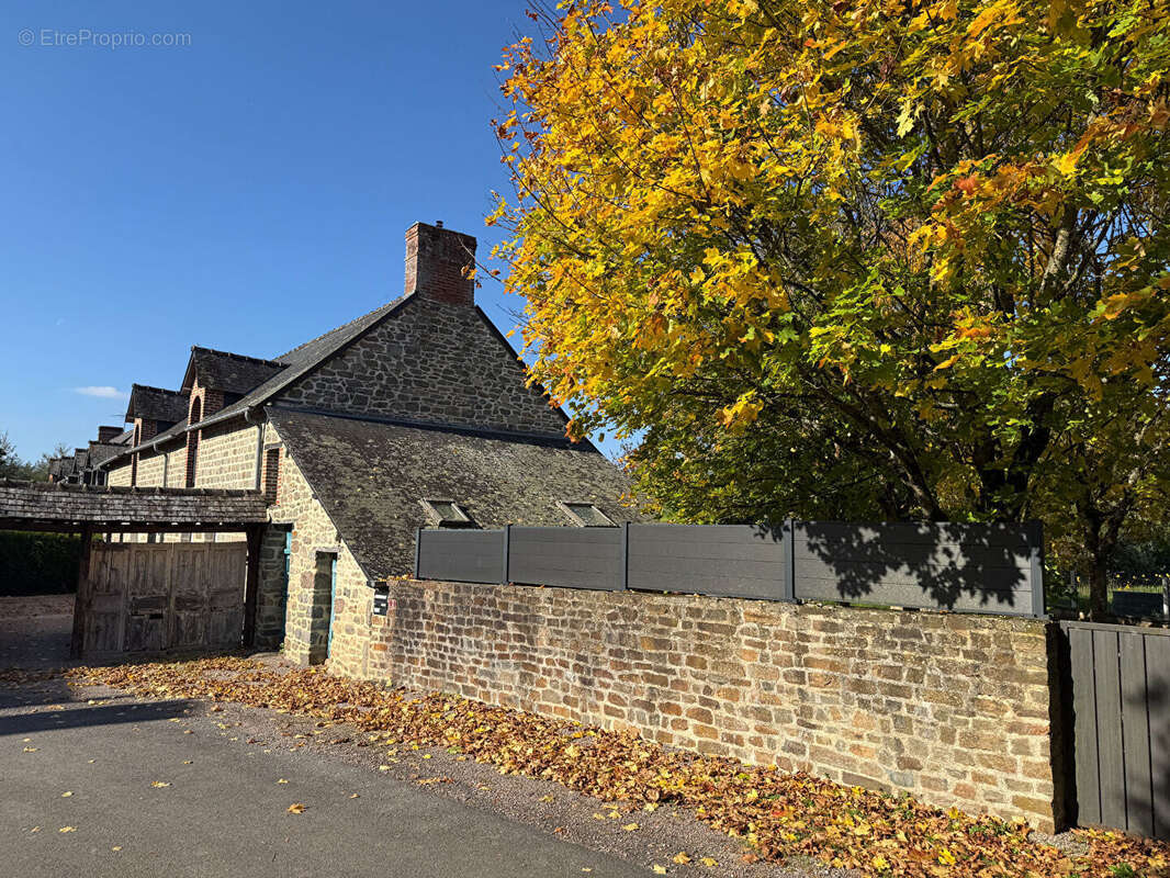 Maison à SAINT-LEGER-DES-PRES