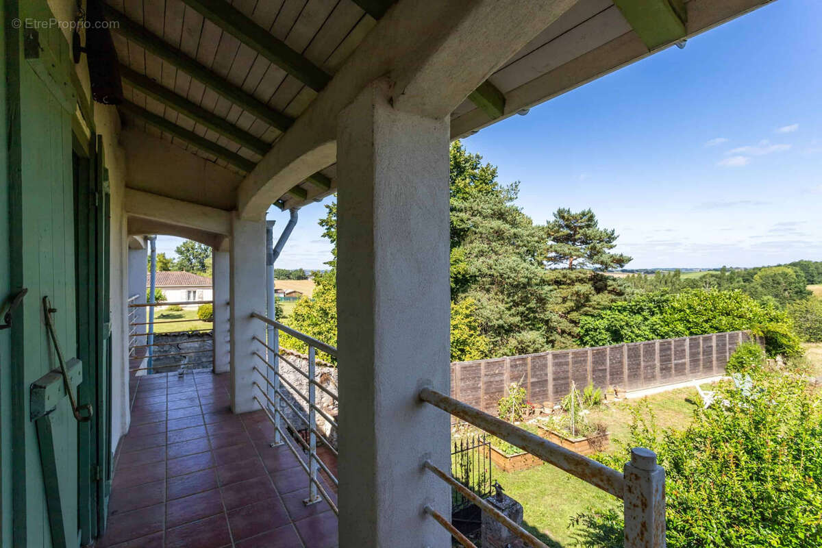 Village house with garden - photo 12