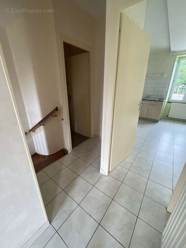 Maison en pierre avec jardin et garage - photo 3