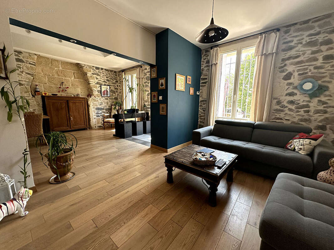 Caveirac Maison en pierres 4 chambres avec cour et parking - photo 18