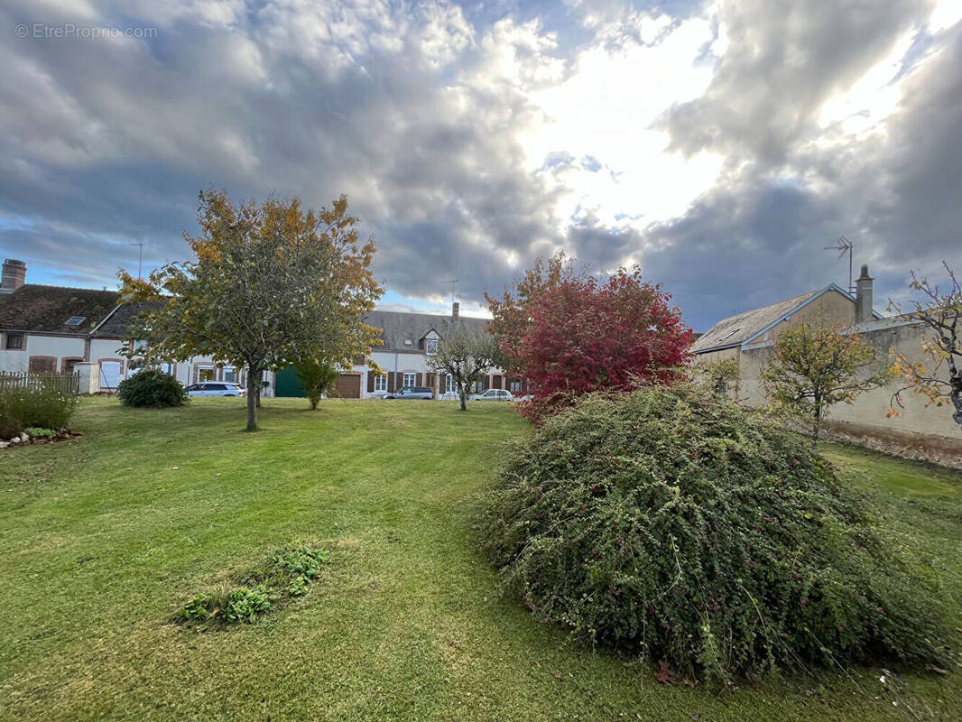 Terrain à AUBIGNY-SUR-NERE