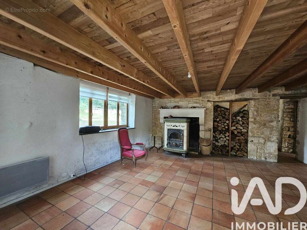 Maison 177 m² à Saint-Gourson  - photo 5