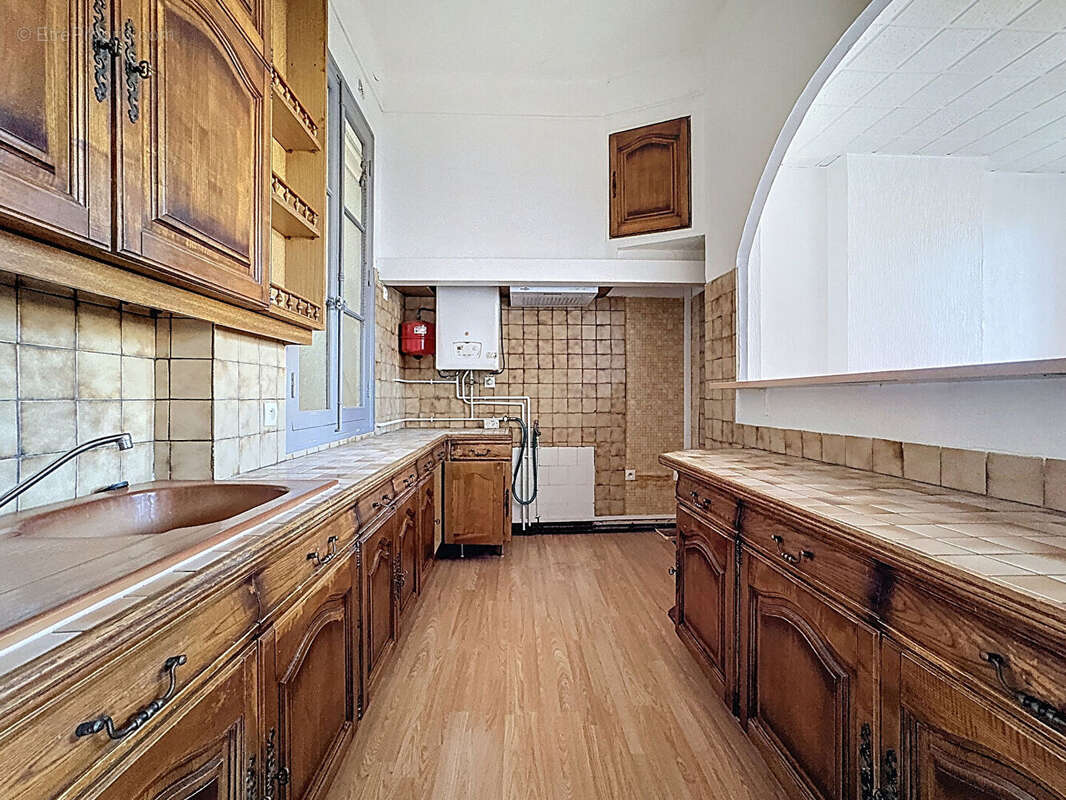 Appartement à MARSEILLE-4E