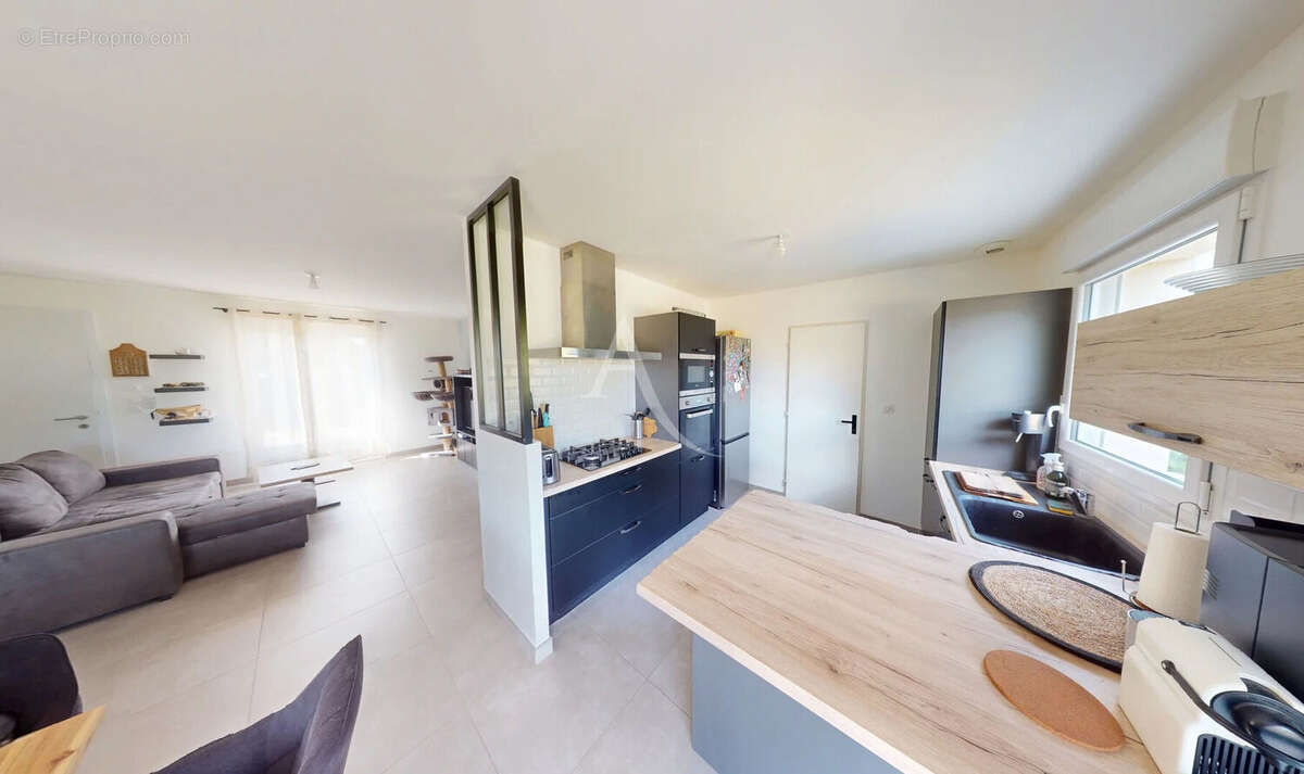 Maison  4 pièce(s) 82.30 m2 SAINT-LYÉ-LA-FORÊT - photo 3