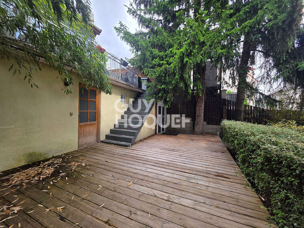 Maison familiale 5 chambres avec jardin - Proche commerces et transports - photo 5