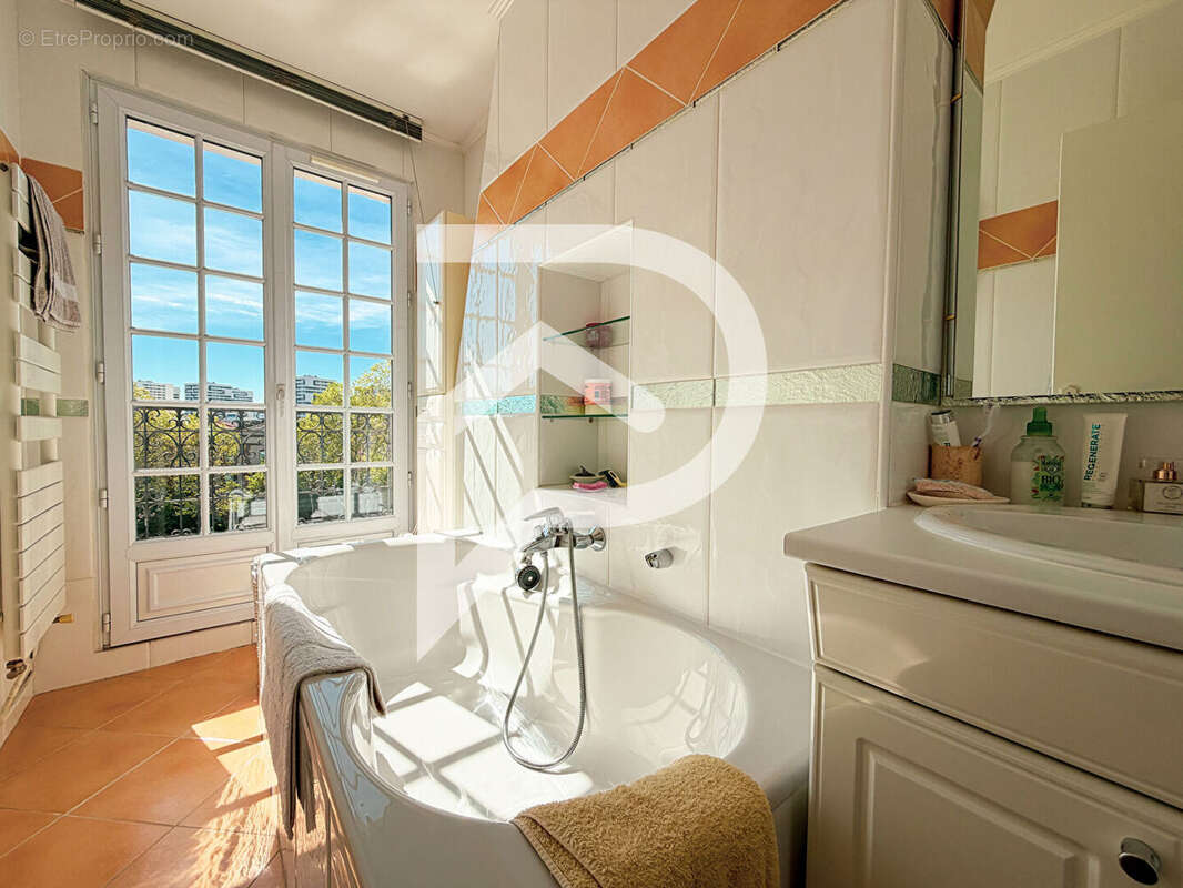 Appartement à PARIS-19E