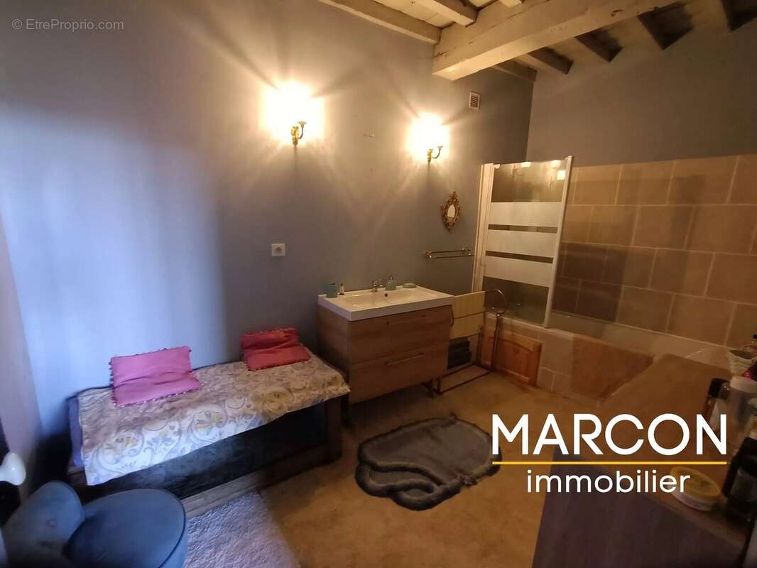 Maison à LE MONTEIL-AU-VICOMTE