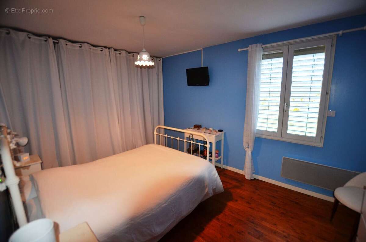 Chambre  Bedroom 201