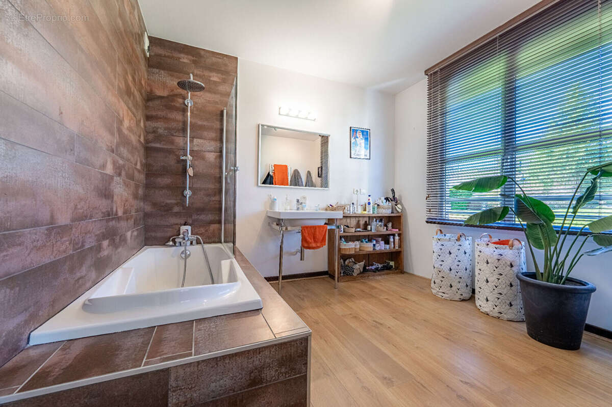 Appartement à JACOB-BELLECOMBETTE