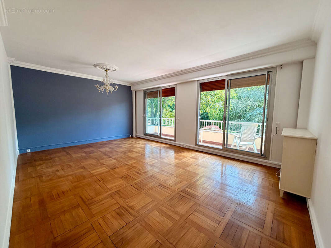 Appartement familial / LE MESNIL LE ROI - 5 pièce(s) - 122 m2 - photo 2
