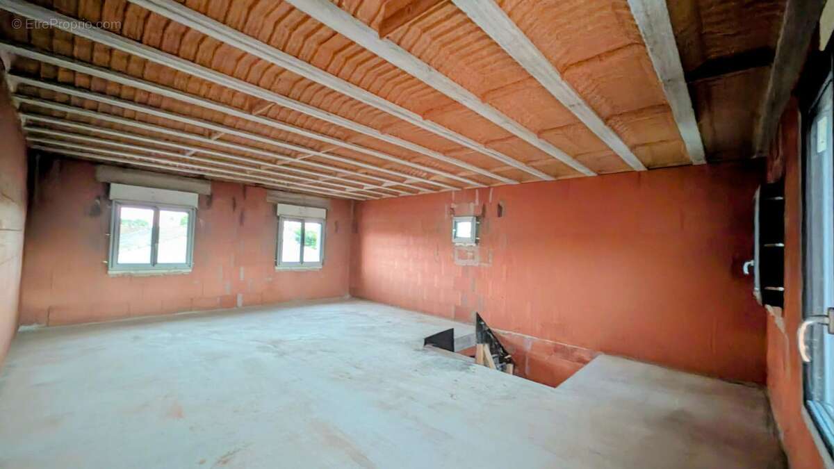 Maison à SAINT-BRES