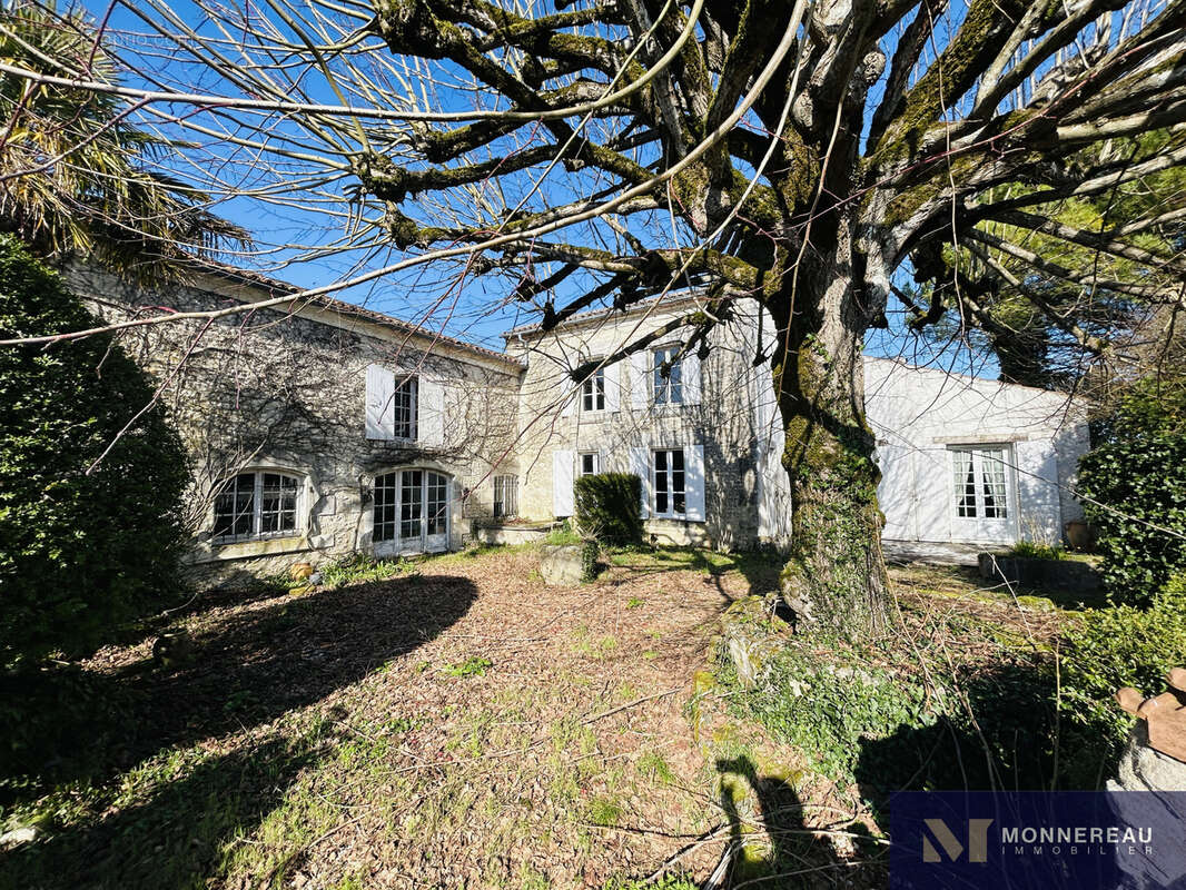 Maison ancienne avec jardin et garage - photo 26