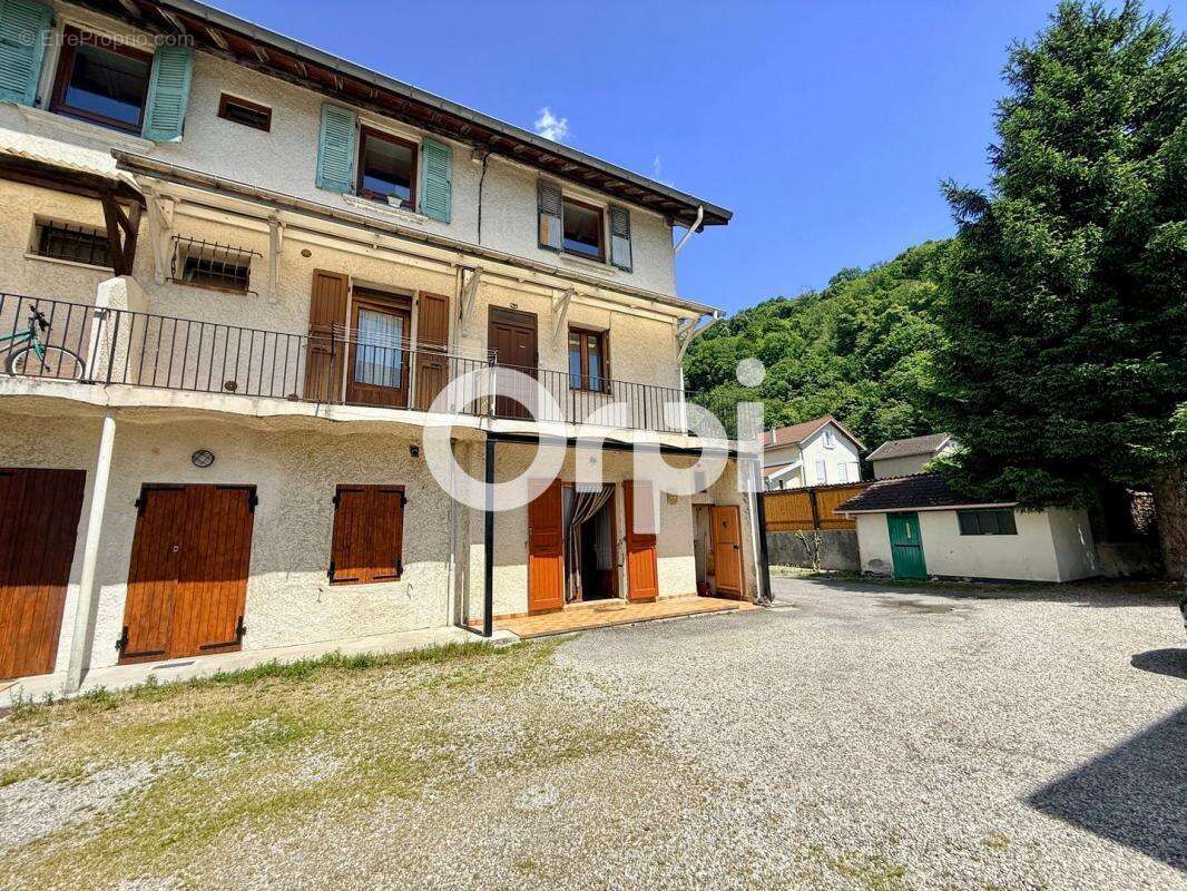 À vendre – Duplex de 95 m² avec garage, atelier et jardin – Secteur mairie de Villard-Bonnot - photo 2