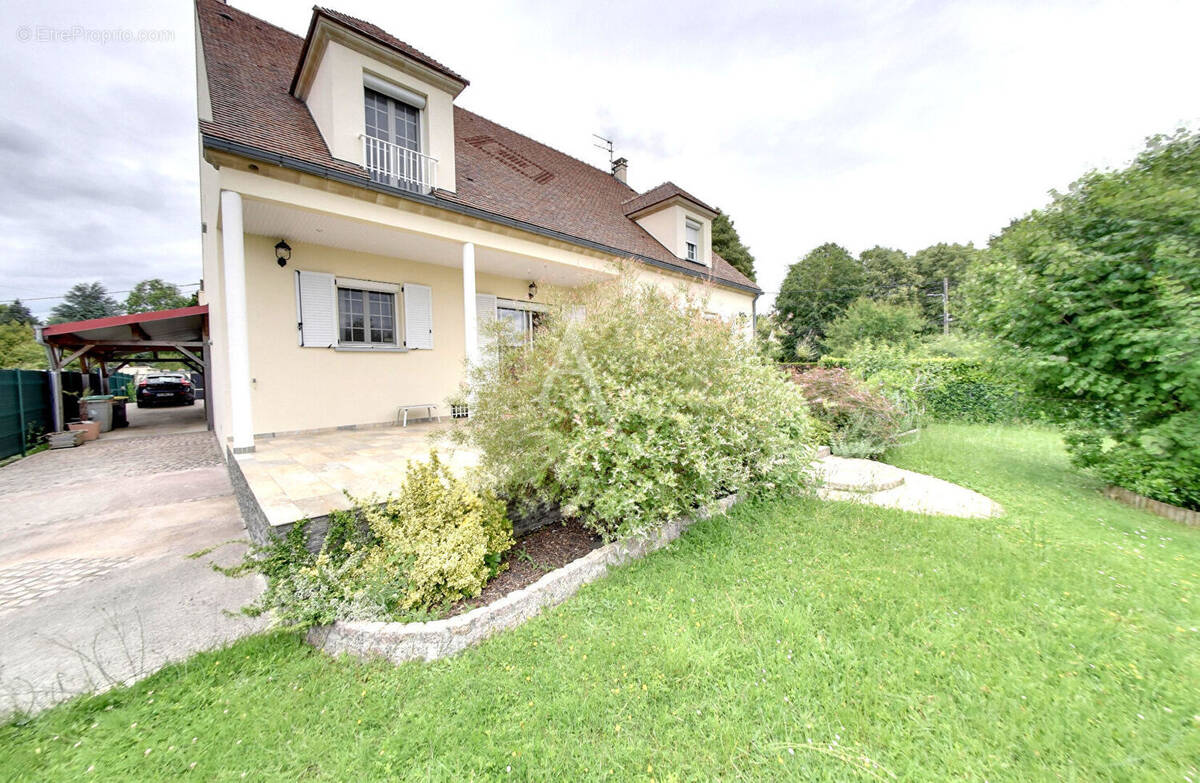 Maison à OZOIR-LA-FERRIERE
