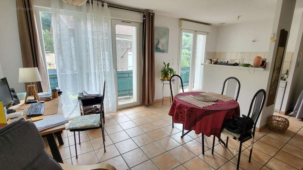 Immeuble de Rapport - 4 appartements et 2 entrepôts - photo 5