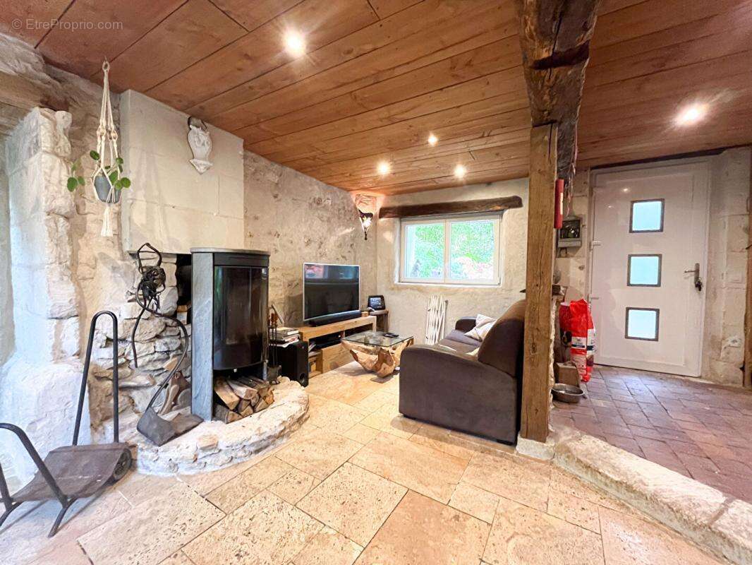 Maison à NOUANS-LES-FONTAINES