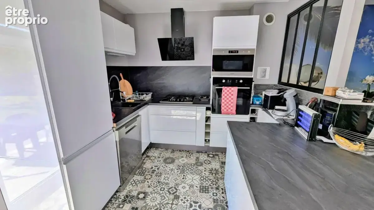 Maison rénovée en pierres 125 m2 à vendre, 6 pièces avec 4 voir 5 chambres, bourg SAINT GERMAIN EN COGLES (35) - photo 4
