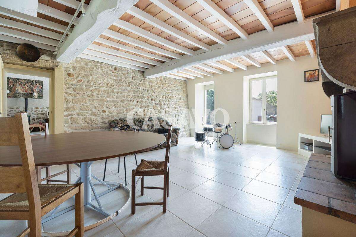 Maison à REVEL-TOURDAN