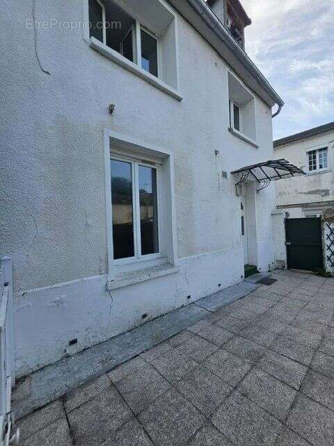 Appartement à LAMORLAYE