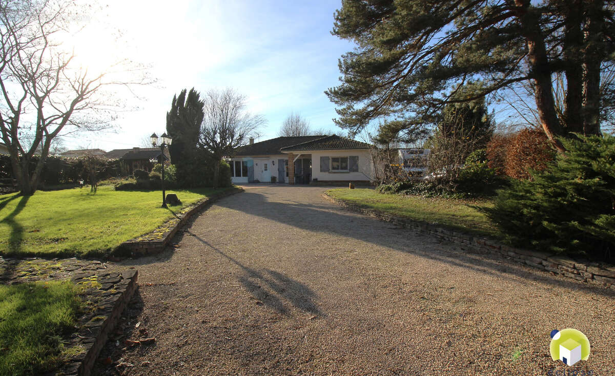 Maison à MEZERIAT