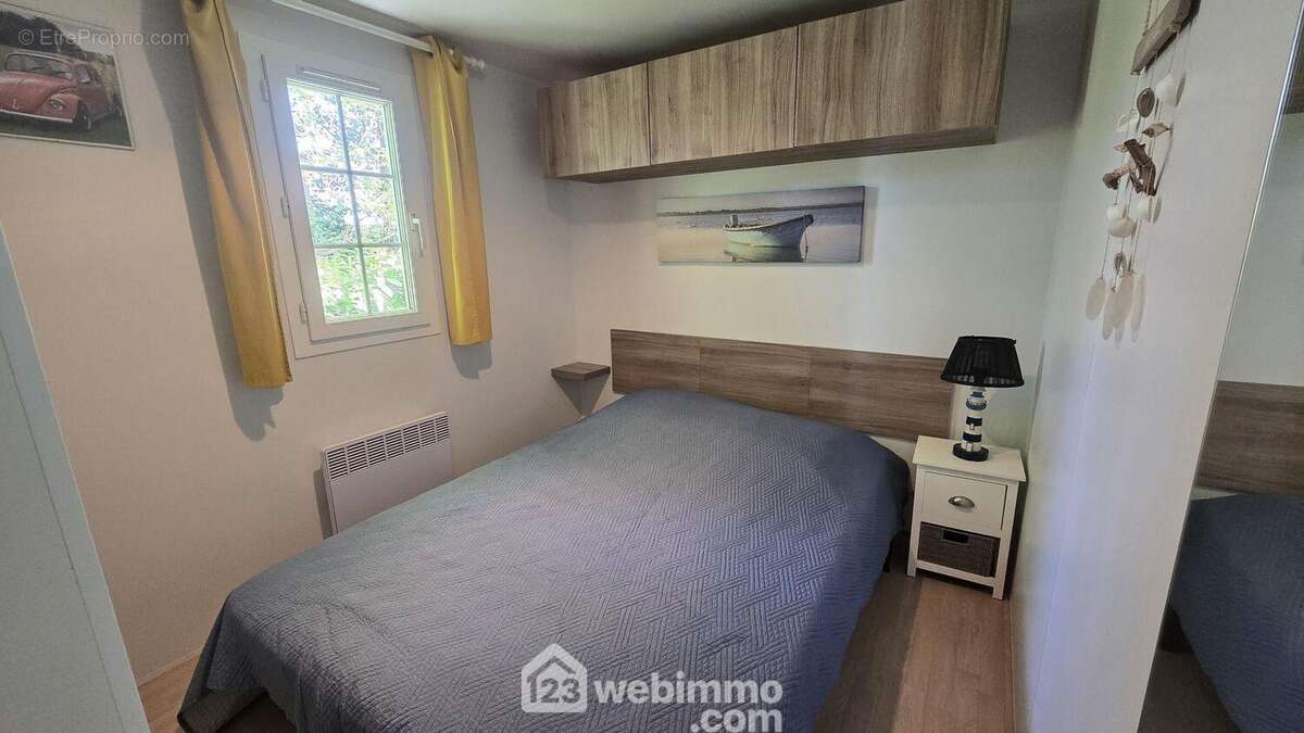 Chambre lit double - Maison à TALMONT-SAINT-HILAIRE