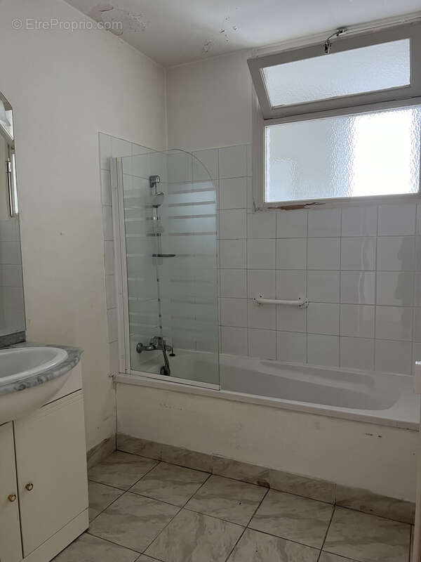 Appartement à BAGNOLS-SUR-CEZE