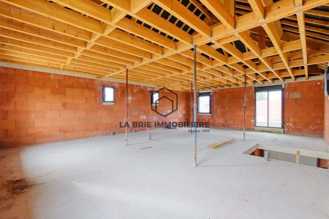 Maison 139 m² à Mandres-Les-Roses  - photo 6