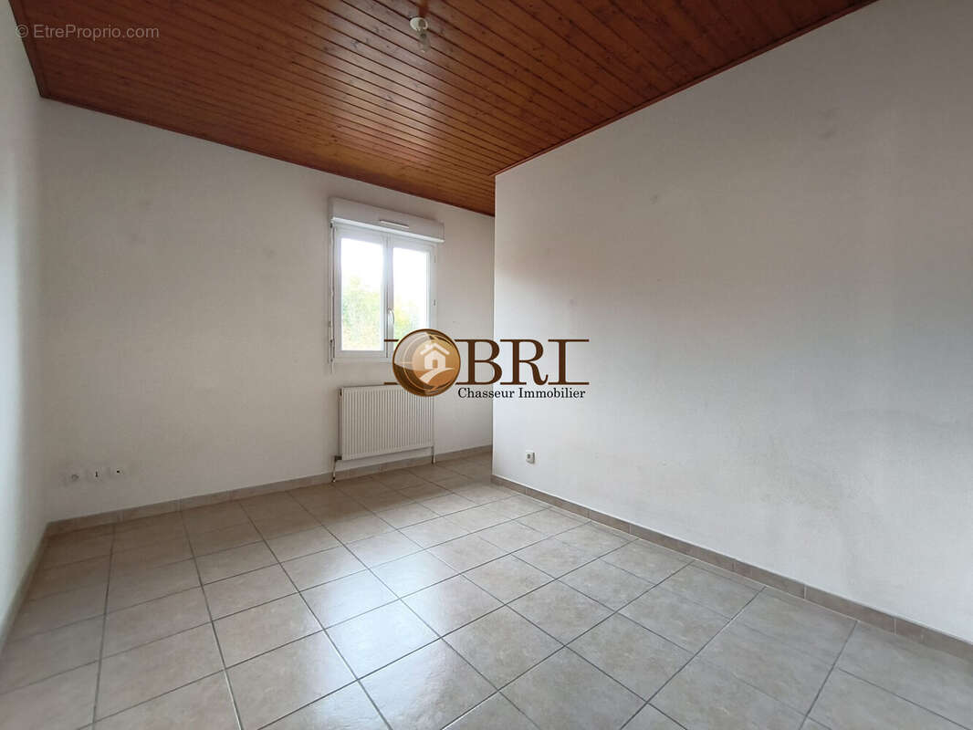 chambre 1 - Maison à SAINT-JEAN-DE-SOUDAIN