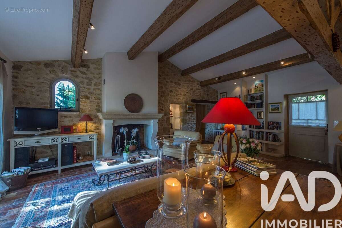Maison 402 m² à Puyvert  - photo 8