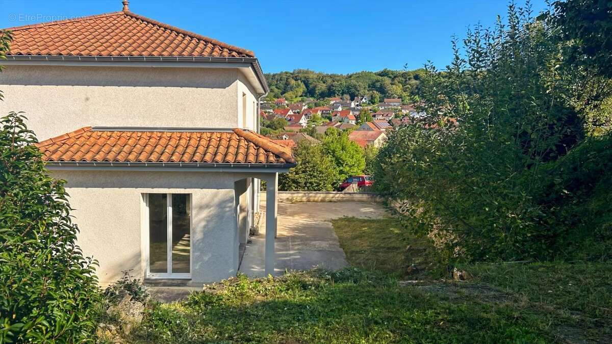 Maison à POUILLEY-LES-VIGNES