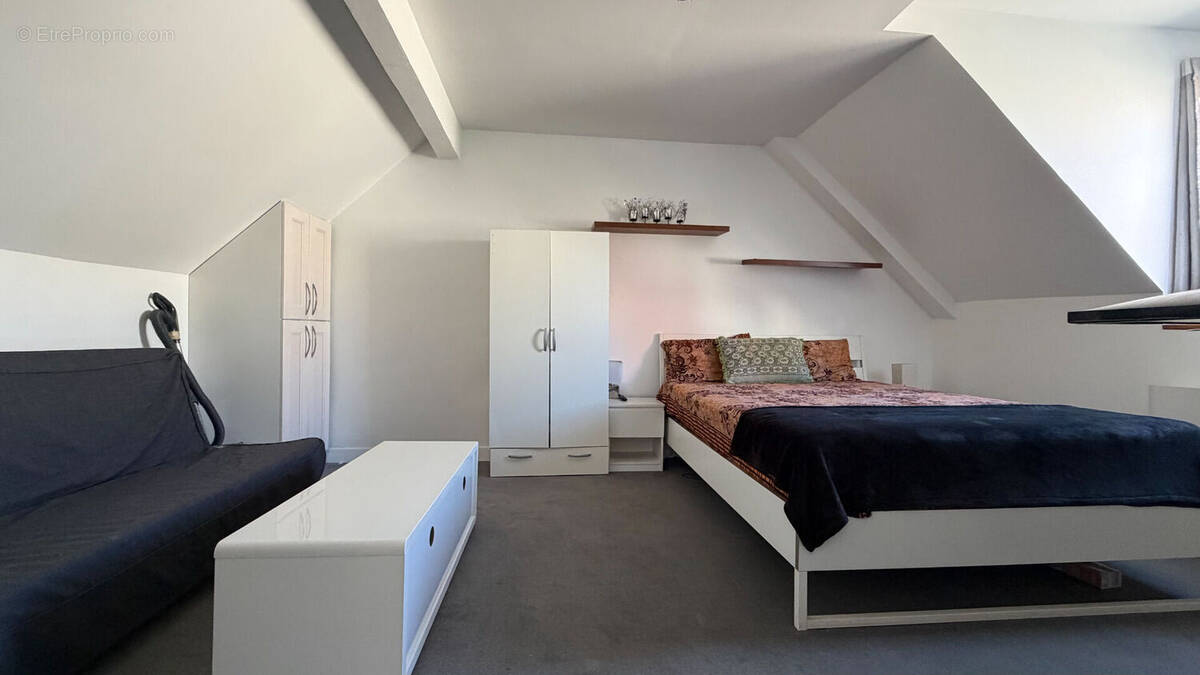 Appartement à LES PAVILLONS-SOUS-BOIS
