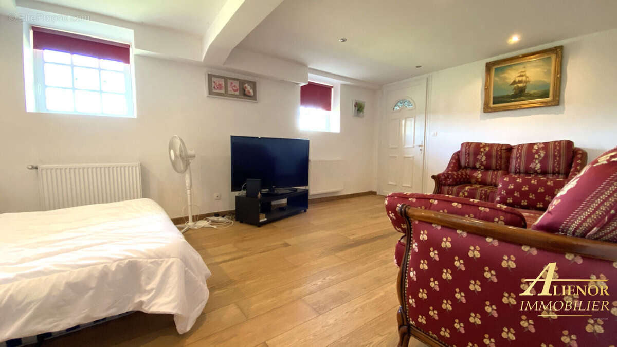 Maison à BOURDEILLES