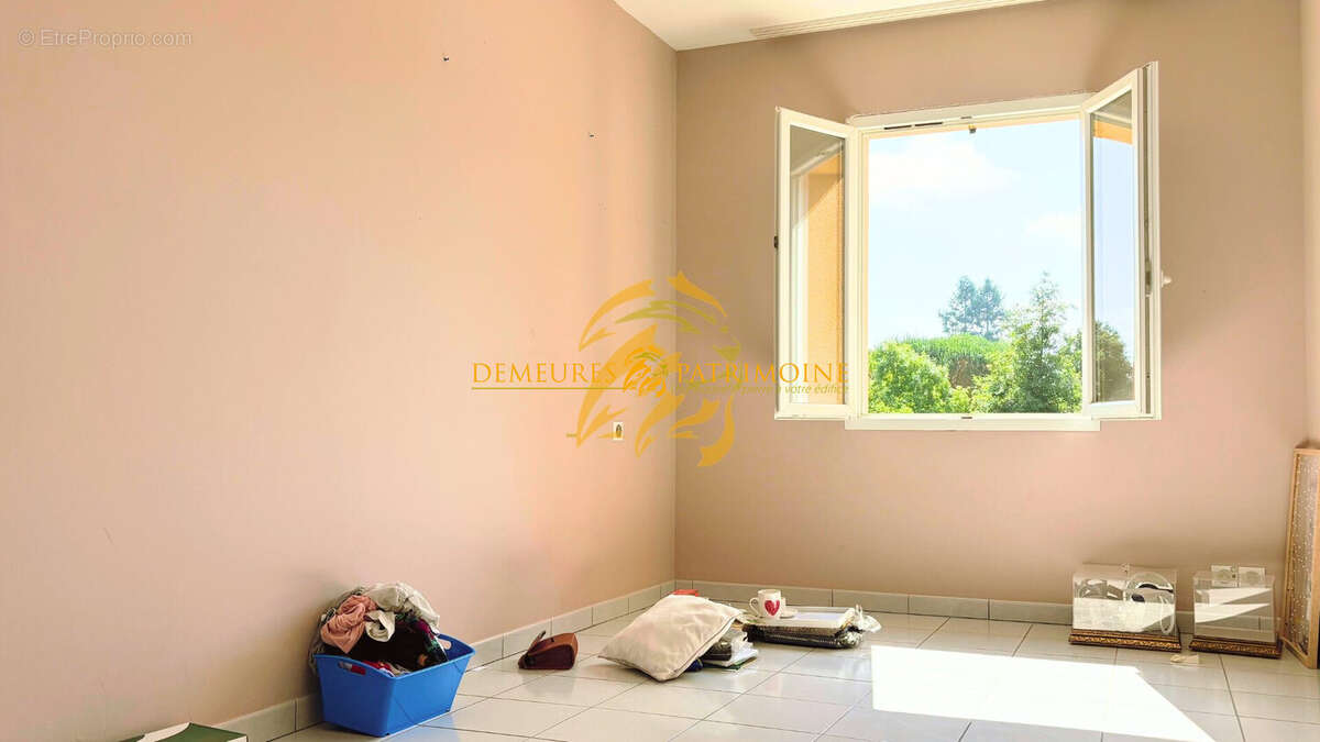 Maison 132 m² à Chasseneuil-Sur-Bonnieure  - photo 4