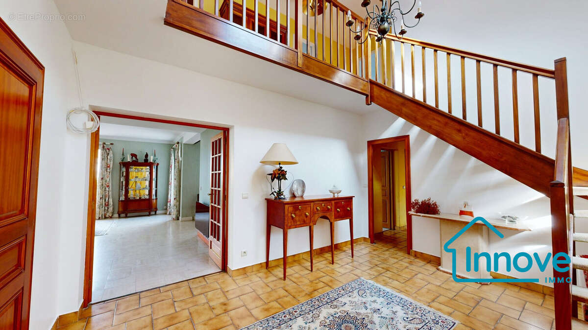 Maison à SAINT-NOM-LA-BRETECHE