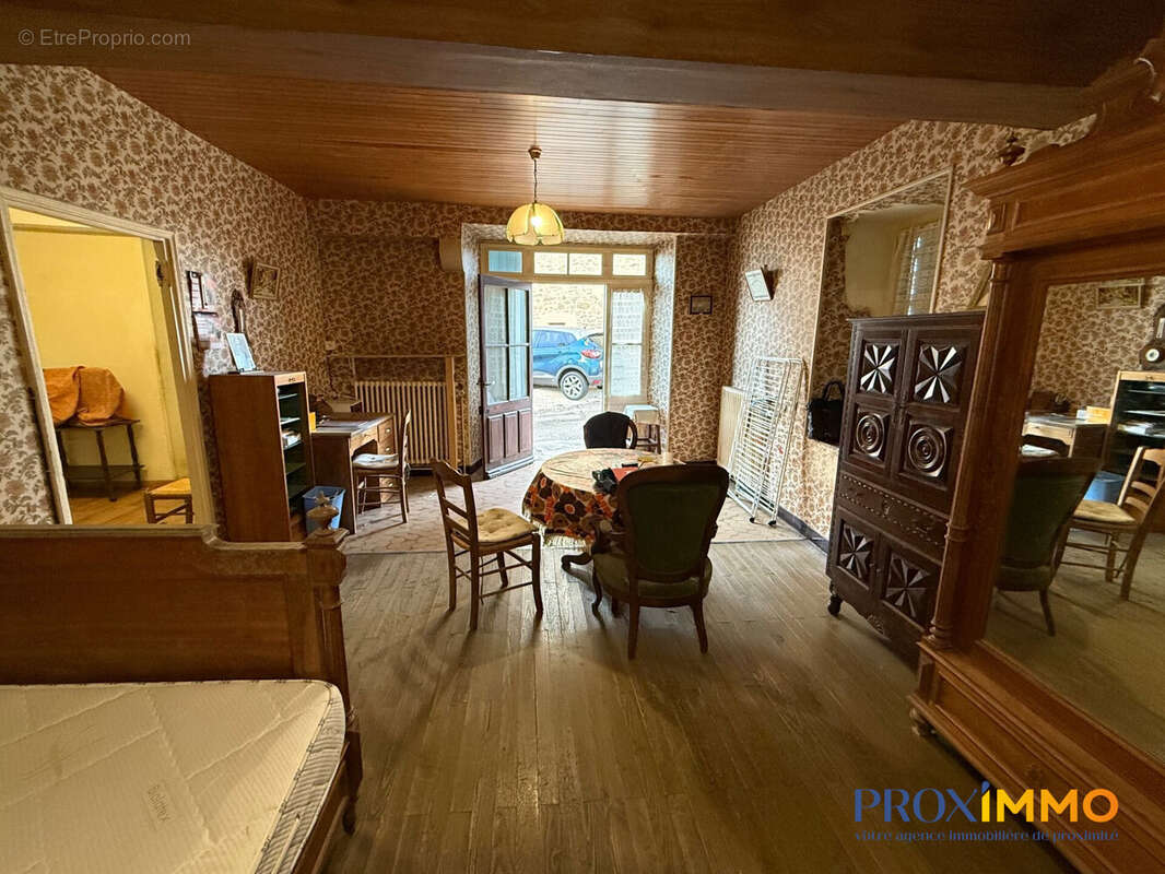 Maison 147 m² à Miribel-Les-Echelles  - photo 2